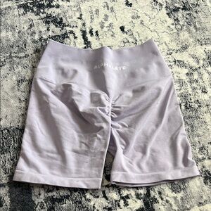 Alphalete Amplify Shorts 4.5” in Misty Lilac Size Small